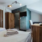 Przystan Lesniow 3* Zarki
