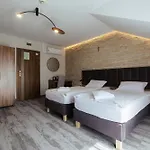 Przystan Lesniow Aparthotel Zarki