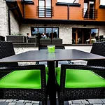 Przystan Lesniow Lägenhetshotell