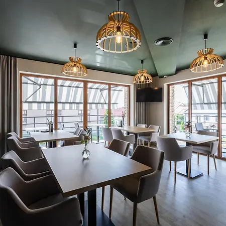 Przystan Lesniow 3* Zarki