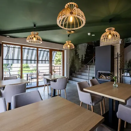 Przystań Leśniów Apartahotel 3*