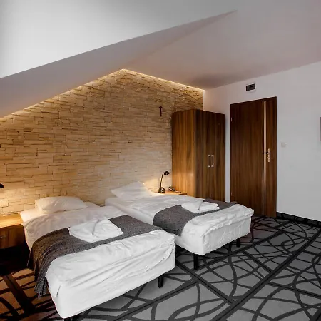 Przystan Lesniow 3* Zarki