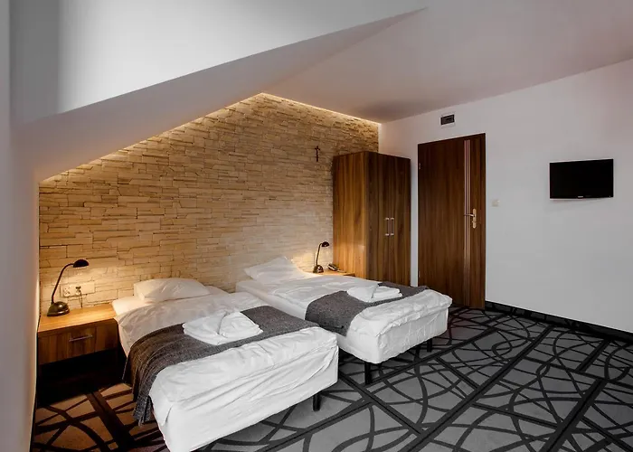 Przystan Lesniow 3* Zarki